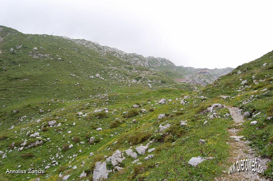 06 In vista del rifugio.JPG